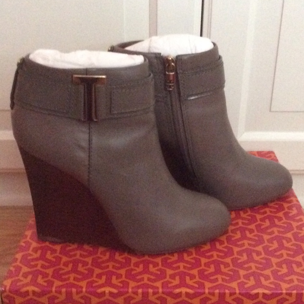 Tory Burch Tenley Bootie 7 Gray Brown Gold Hardware Wedge Boot